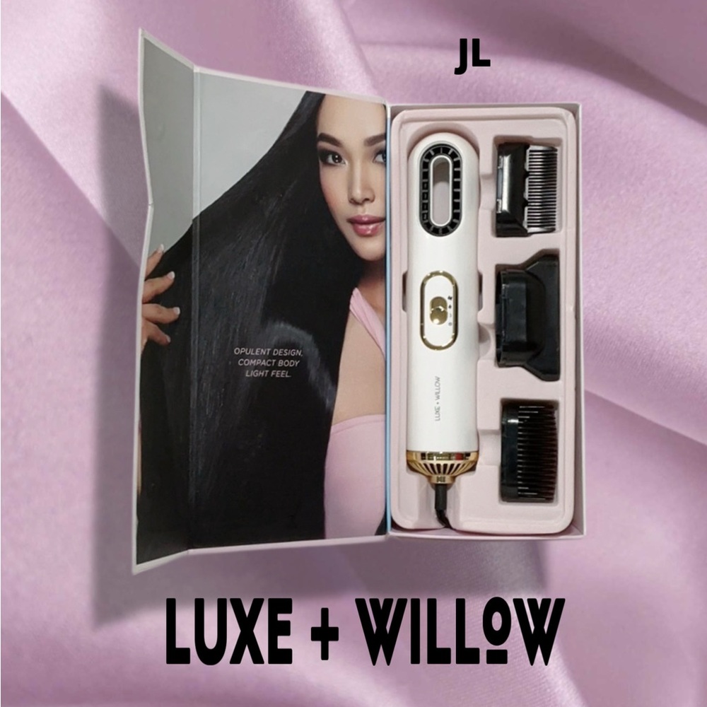 LUXE AND WILLOW Opulence Lightweight Hair Dryer with Three Comb Attachments NIB
